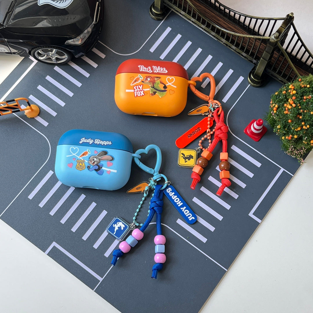 airpods case หนัง zootopia ภาค 2 disney เคสแอร์พอด ซูโทเปีย ดิสนีย์ คู่จิ้น nick wilde judy hopps นิค จูดี้ จิ้งจอก กระต่าย สีส้ม ฟ้า 4 pro 3 พร้อมส่ง ลิขสิทธิ์แท้ กันกระแทก แถม พวงกุญแจ ใช้คู่เคส ตัวละคร