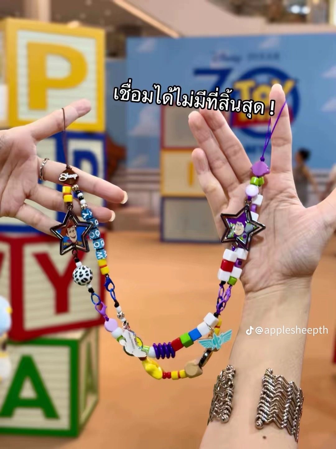 Charm Toy Story กล่องสุ่มสายคล้องมือ ห้อยโทรศัพท์ แยกส่วนได้!