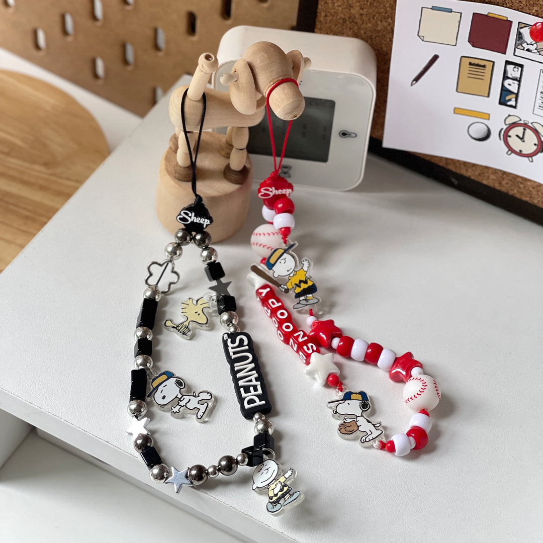 Phone Charm Snoopy สายคล้องมือจากแก๊ง PEANUTS Gadgets Snoopy มีสองสไตล์ให้เลือก กันมือถือร่วง