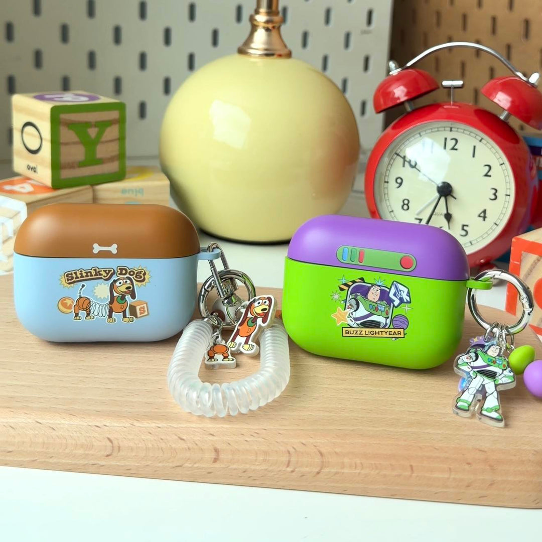 Toy Story 5 case AirPods 4 Pro 3 ทอย สตอรี่ เคส แอร์พอด โปร Buzz Lightyear Slinky Dog บัซ ไลท์เยีย สลิงกี้ ด็อก keyring แถมฟรี ลิขสิทธิ์แท้ ดิสนีย์ Disney Pixar ของสะสม น่ารัก สี ฟ้า เขียว ม่วง น้ำตาล 