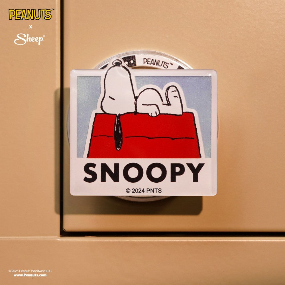 snoopy นอนบนหลังคาสีแดง ที่แปะโทรศัพท์ Snoopy Griptok Snoopy Griptok Peanuts