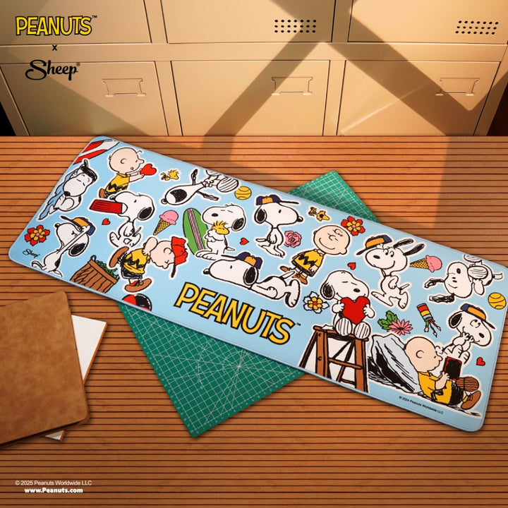 แต่งโต๊ะ แผ่นรองเม้าส์ลาย peanuts สีฟ้า Mousepad Peanuts รวมแก๊ง peanuts