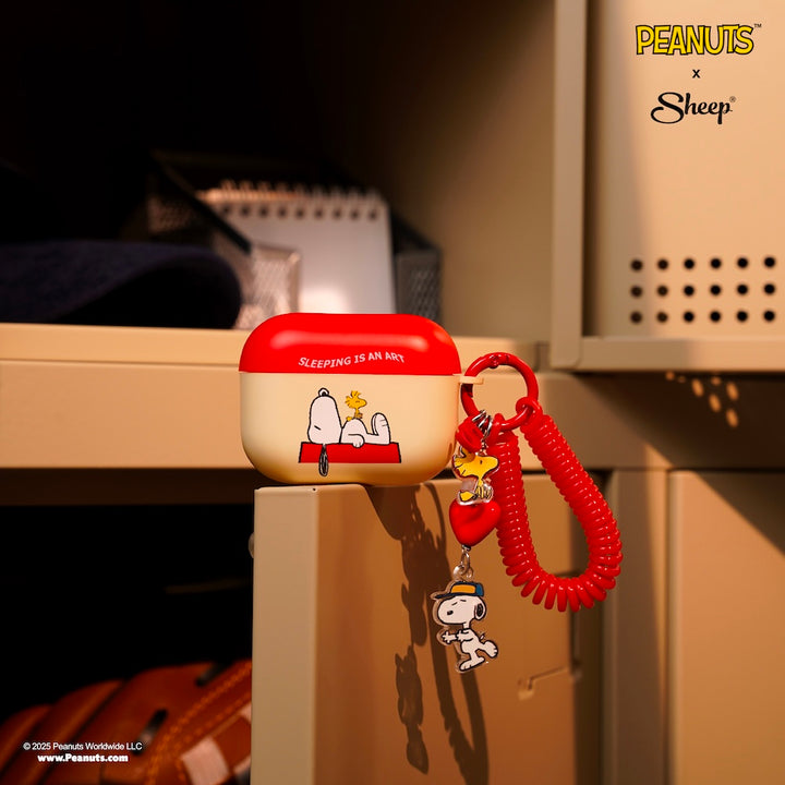Airpods Peanuts Snoopy  เคสแอร์พอต Snoopy นอนบนหลังคาสีแดง แถมพวงกุญแจ